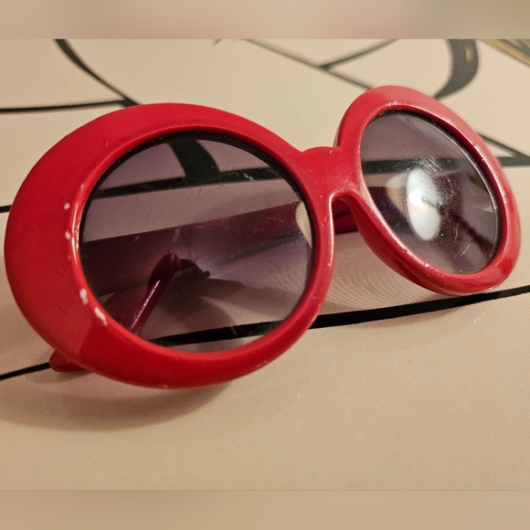 Vintage Olivia Cherry Red Round Sunglasses | Size Kids (Very Small) - Picture 2 of 8